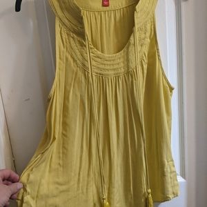 ELLE Size Large Really Cute Women's Sleeveless Yellow Top